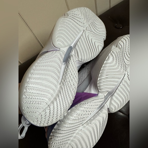 Adidas D.O.N. Issue 4 basketball shoes 7.5M 8.5W brand new never worn - Picture 5 of 5